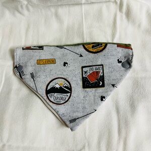 Reversible dog bandanas